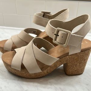 New wo tags!! Tom’s Ava Sandal in Macadamia size 8 1/2